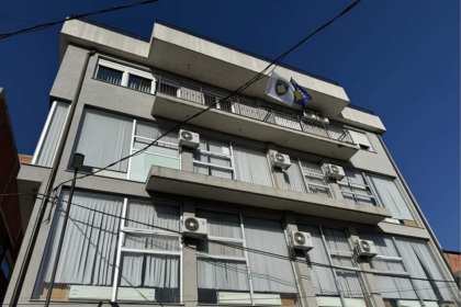 Dy mjekë në Vushtrri arrestohen për marrje ryshfeti