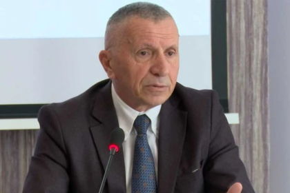 Kamberi dhe dy deputetë të tjerë paraqesin rezolutë për dënimin e krimeve të kryera në Kosovë