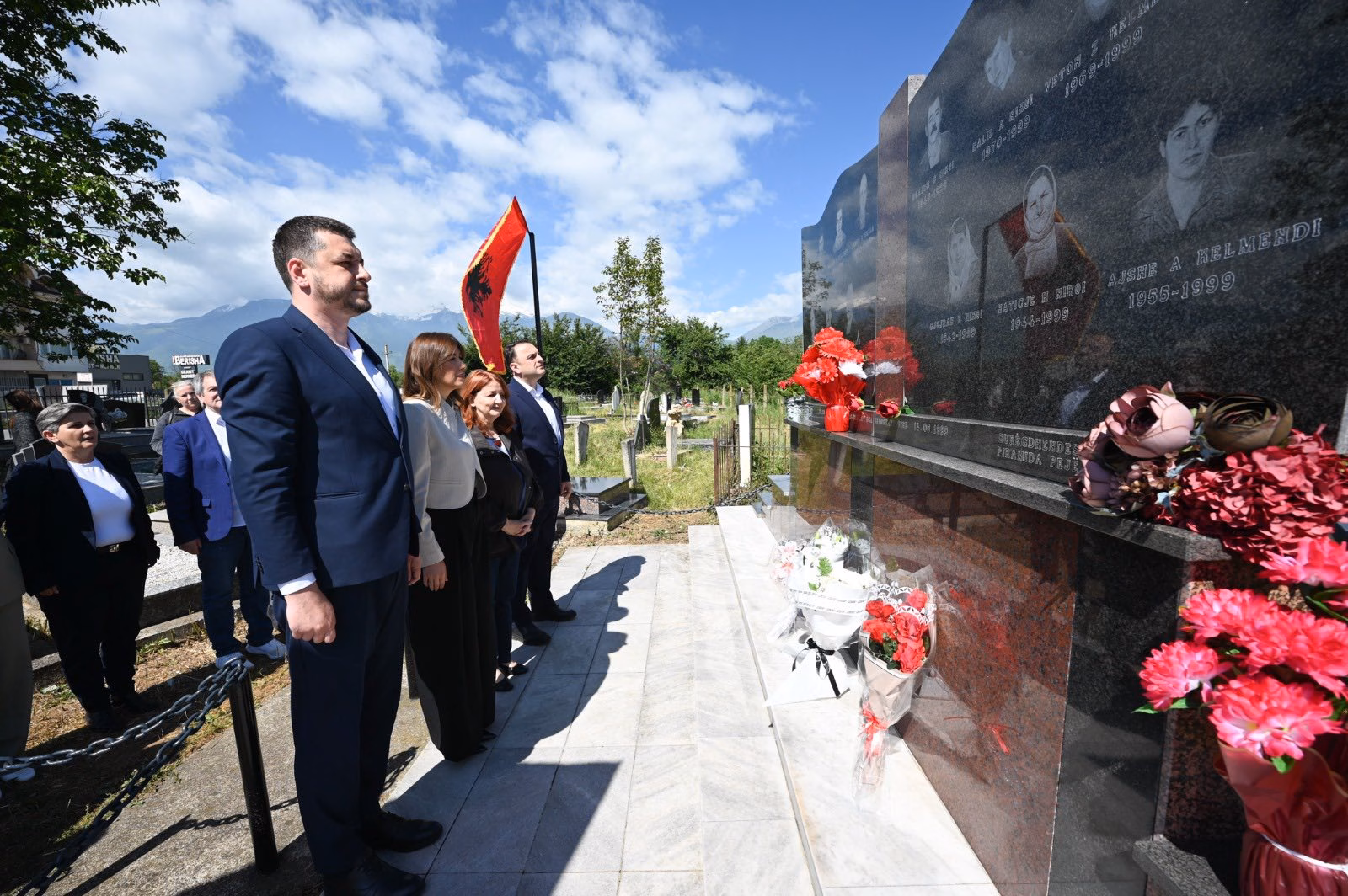 Haxhiu përkujton viktimat e Qyshkut, Zahaqit dhe Pavlanit në 27-vjetorin e masakrës