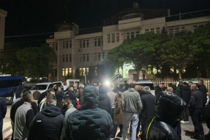 Gucati: Skenderaj mbrëmë “në njëfarë forme ishte i rrethuar”, Lushtaku s’po i shmanget drejtësisë