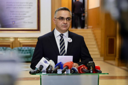 “Do e ndalnim fizikisht”- Tahiri zbulon planin e AAK-së rreth seancës për imponimin e presidentit