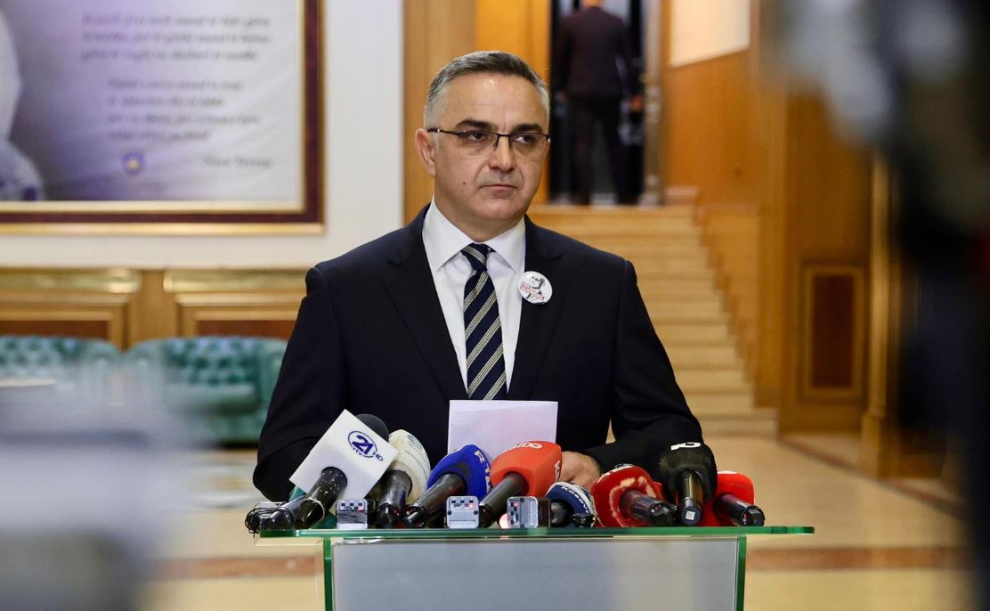 “Do e ndalnim fizikisht”- Tahiri zbulon planin e AAK-së rreth seancës për imponimin e presidentit