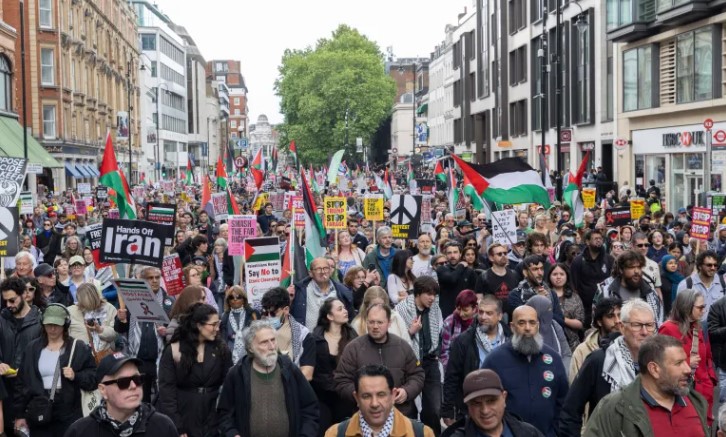 Londra nën masa të rrepta sigurie, mijëra qytetarë kundër Starmer