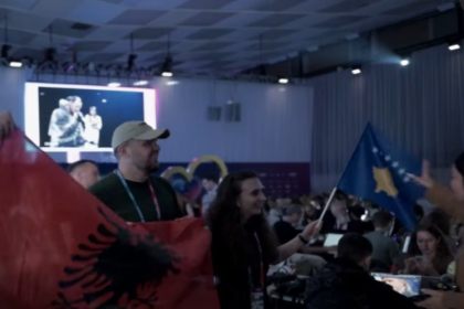 Incident në Eurovision, delegacionit serb i pengon flamuri i Kosovës