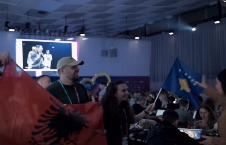 Incident në Eurovision, delegacionit serb i pengon flamuri i Kosovës