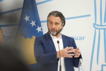 Rama bën thirrje për pjesëmarrje në protestën e studentëve në Shkup për gjuhën shqipe
