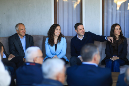 Osmani viziton tri familje në Prishtinë: Forca më e madhe e Kosovës janë njerëzit e saj