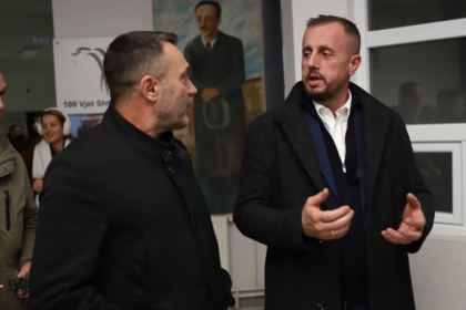 Gega i PDK-së ironizon me Kurtin që ia huqi për Suharekë