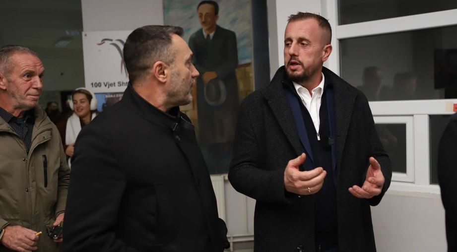 Gega i PDK-së ironizon me Kurtin që ia huqi për Suharekë