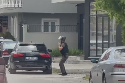 Dyshime për eksploziv në një veturë në Korçë, policia e Shqipërisë konfirmon se ishte GPS