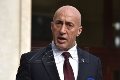 Haradinaj përkrahë protestën e studentëve në Shkup: Shqipja është e garantuar me Kushtetutë