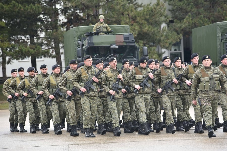 Bloomberg: Kosova po ndërton ushtrinë, paralelisht me përpjekjet për njohje Bloomberg: Kosova po ndërton ushtrinë, paralelisht me përpjekjet për njohje