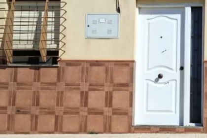 Djali vret me armë dy prindërit e tij në Spanjë dhe plagos katër të tjerë nën moshën 18 vjeç