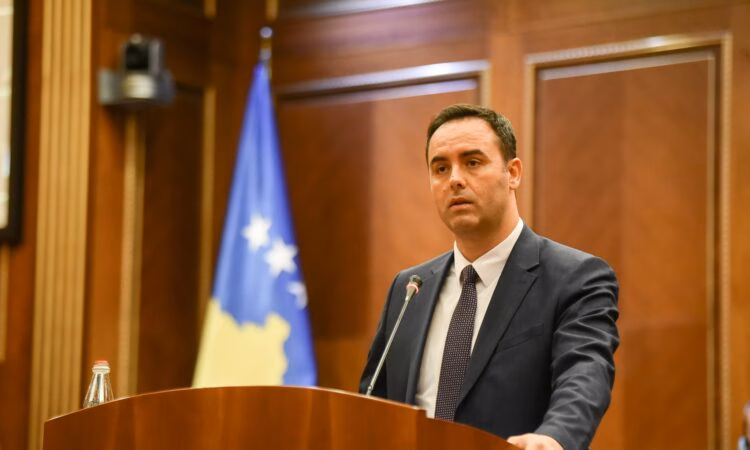 Termi “Frizerka”, reagon Konjufca: Deklarata ime u deformua, nuk lidhet me Osmanin Termi “Frizerka”, reagon Konjufca: Deklarata ime u deformua, nuk lidhet me Osmanin