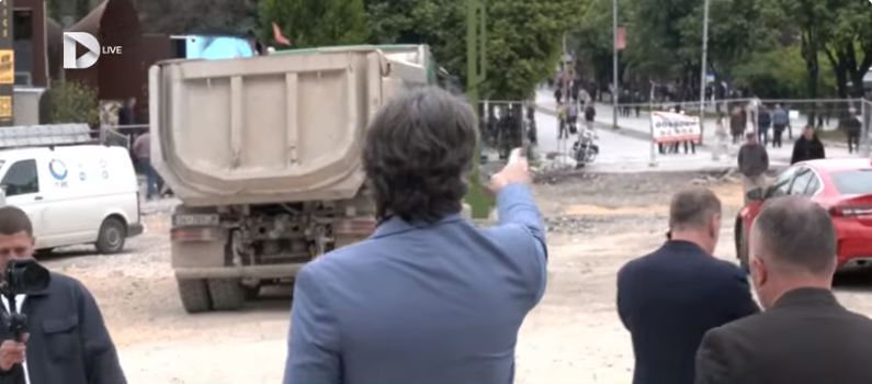 Rama del në sheshin “Xhorxh Bush”, thotë se do t’i vazhdojë punimet