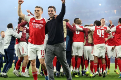 Reagimi i parë i Arsenalit pasi u shpall kampion i Anglisë