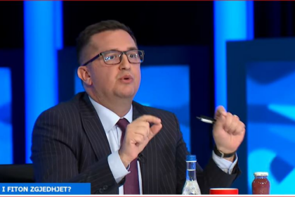 Mustafa: Vjosa Osmani është profesioniste dhe politikane e shkëlqyer