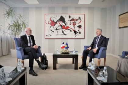 Zulfaj takoi ambasadorin e Francës në Kosovë