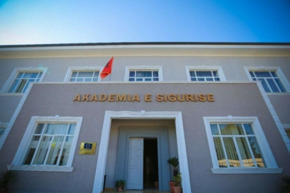 Ushqimi apo uji? Pse u helmuan studentët e Akademisë së Sigurisë