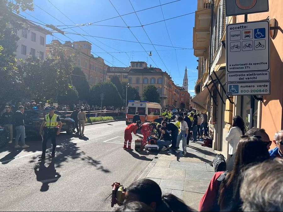 Ngjarje e rëndë në Itali, vetura godet këmbësorët në turmë – Arrestohet 31-vjeçari me origjinë marokene, 7 të lënduar Ngjarje e rëndë në Itali, vetura godet këmbësorët në turmë – Arrestohet 31-vjeçari me origjinë marokene, 7 të lënduar