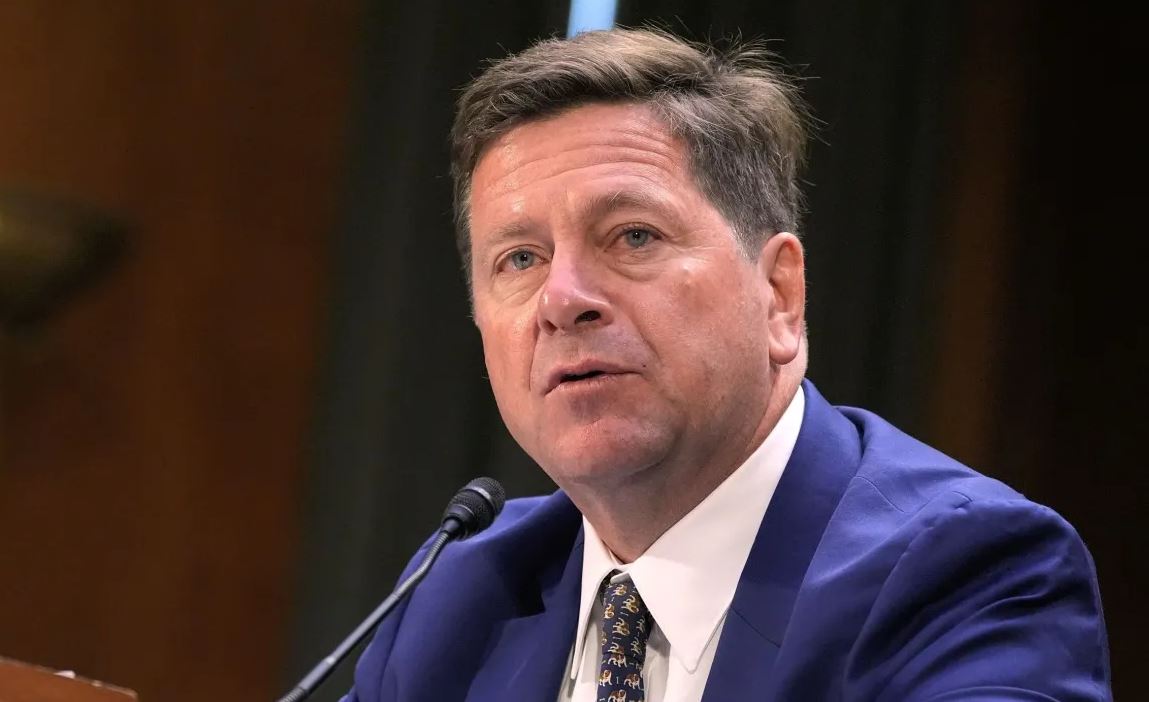 Mes debateve në Senat, Jay Clayton betohet si Drejtor i Inteligjencës Kombëtare të SHBA-së Mes debateve në Senat, Jay Clayton betohet si Drejtor i Inteligjencës Kombëtare të SHBA-së