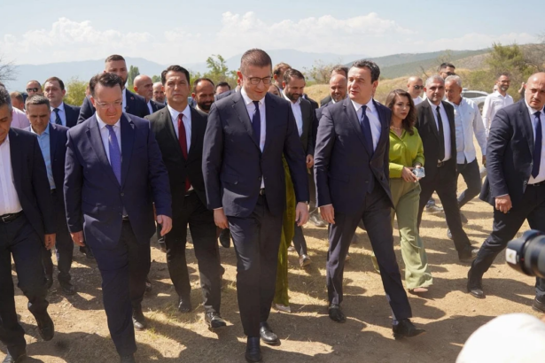 Vendoset gur themeli i rrugës Shkup – Bllacë, do të ketë pesë tunele dhe tetë ura