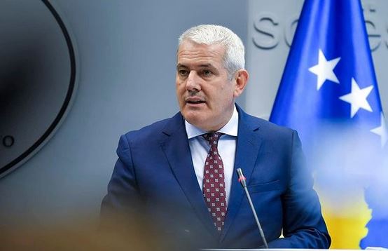 Kur hiqen barrikadat dhe kur do të qarkullojnë veturat në Urën e Ibrit, Sveçla flet për koordinim me KFOR, pret lajme të mira
