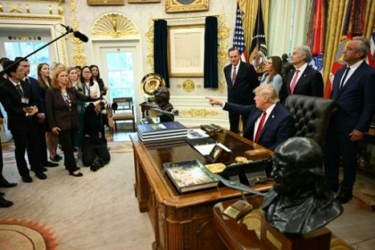 Mediat bojkotojnë Trump, hakmarrje për dëbimin e gazetarëve