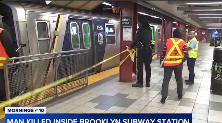 Çanta i ngeci në dyert e trenit, 57-vjeçari vdes në metronë e New York-ut