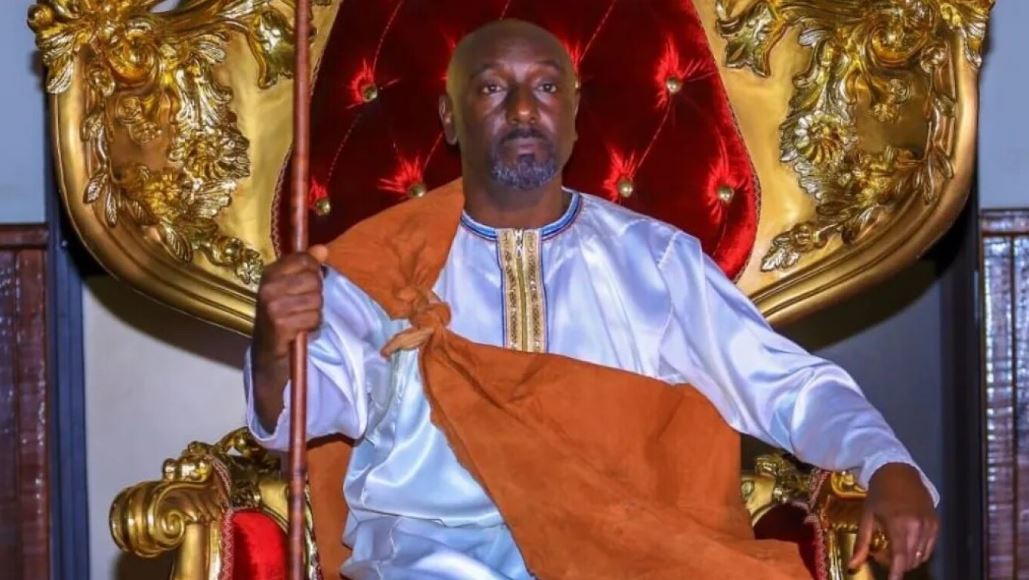 Gazetari shpallet mbret i një mbretërie tradicionale në Ugandë
