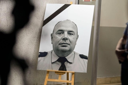 Ambasadori irlandez bëri homazhe sot te varri i Afrim Bunjakut: Përgjegjësit  për sulmin terrorist të sillen para drejtësisë