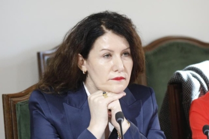 Ndihmoi me informacione sekrete Ergys Agasin, ish kreu i SHISH Vlora Hyseni paraqitet sot në Gjykatën e Posaçme