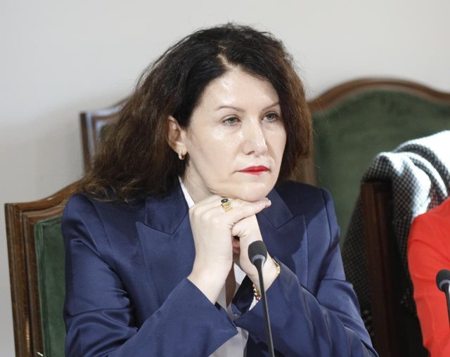 Ndihmoi me informacione sekrete Ergys Agasin, ish kreu i SHISH Vlora Hyseni paraqitet sot në Gjykatën e Posaçme Ndihmoi me informacione sekrete Ergys Agasin, ish kreu i SHISH Vlora Hyseni paraqitet sot në Gjykatën e Posaçme