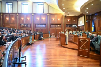 Kushtetuesja “kërkesë” deputetëve: Jepjani popullit një President përfaqësues e simbol të unitetit