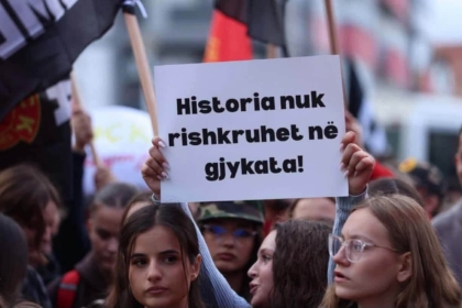 ‘‘Jo në emrin tim’’, Liria ka Emër ndan foto nga protestat në Vushtrri, Gjilan e Suharekë, shihen numër i madh pjesëmarrësish