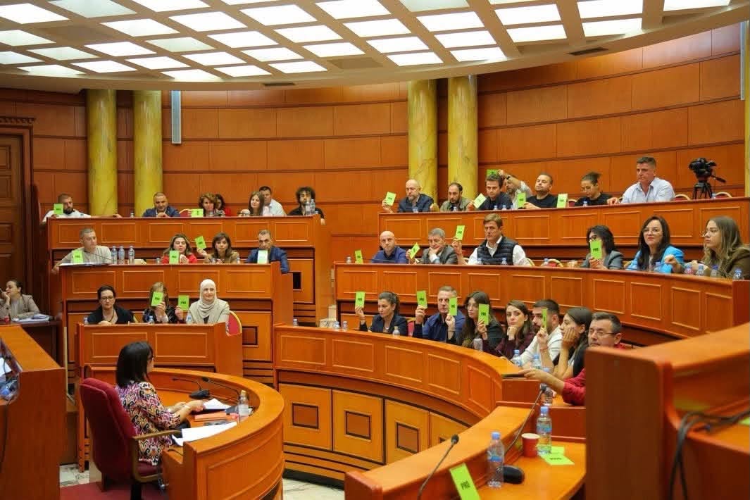 Tirana nderon krerët e UÇK-së, Thaçi, Veseli, Krasniqi e Selimi “Qytetarë Nderi”
