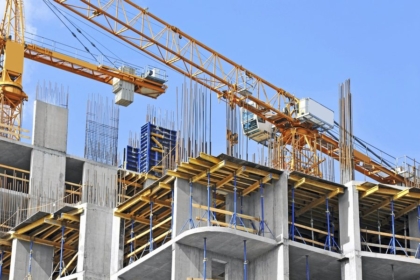 Përfitoi 716 mijë euro për ndërtimin pa leje, aktakuzë ndaj dy zyrtarëve, një investitori dhe pronarit të kompanisë në Suharekë
