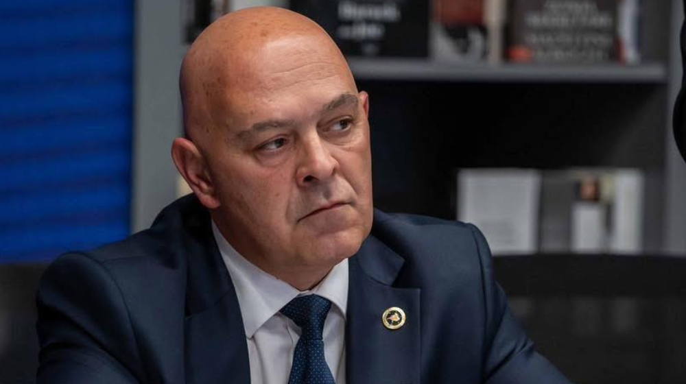 “Kurti po ua luan lojën opozitës” – Gjini: Aleanca nuk lëviz nga kursi i saj