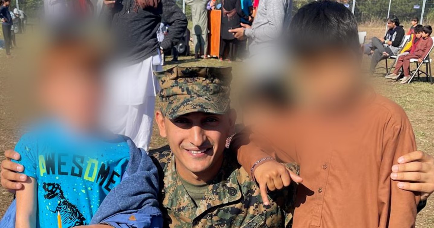 Në ditët e fundit të afatit, ish-marinsi amerikan kërkon vëllanë në një kamp refugjatësh afganë në Katar