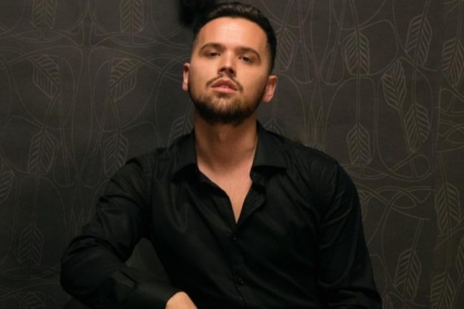 Ylli Limani mysafir në natën e tetë të protestës “Jo në emrin tim”; flasin Leonora Jakupi dhe Resul Sinani