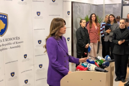 Familjet Thaçi, Veseli e Krasniqi refuzuan takimin, Haxhiu: Desha të çojë mesazh edhe jashtë, mund t’u shkojë edhe në shtëpi