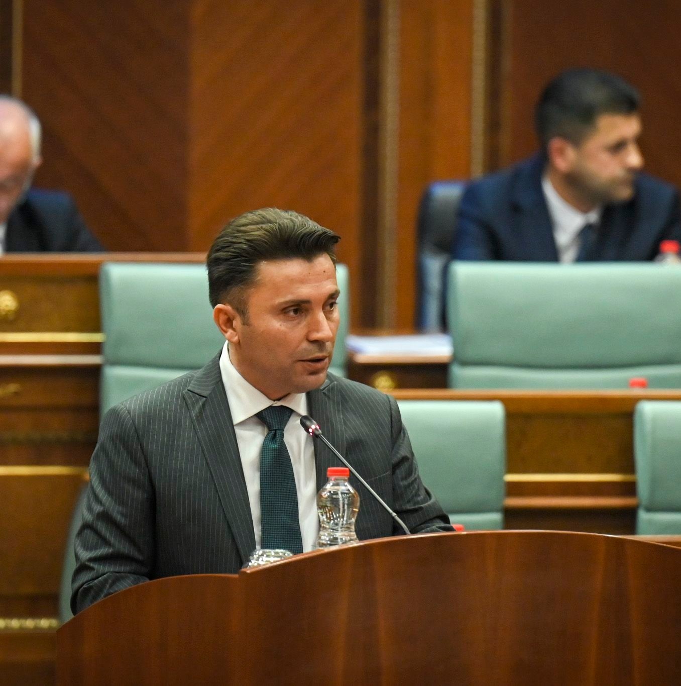 Rrustemi: Për t’u përballur me Specialen, duhet t’ia heqim Kosovën rrezikun e zgjedhjeve të reja