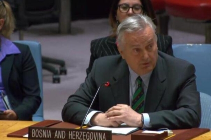 “Ideologjitë që çuan në gjenocid ende kërcënojnë Bosnjën” – Ambasadori i Bosnjës në OKB kritikon Vuçiqin