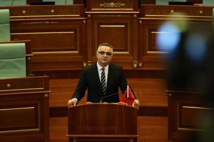 Tahiri kërkon rezolutë të Kuvendit për vendimin e Hagës: Heshtja dhe kalkulimi politik nuk duhet të jenë politikë ditore
