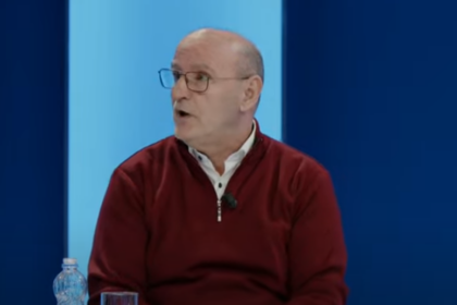 “E kanë detyru të rrijë në një qoshe – e kanë lidhë, e kanë trajtu në mënyrë brutale”, Sherifi rikujton dërgimin në Hagë të Jakup Krasniqit