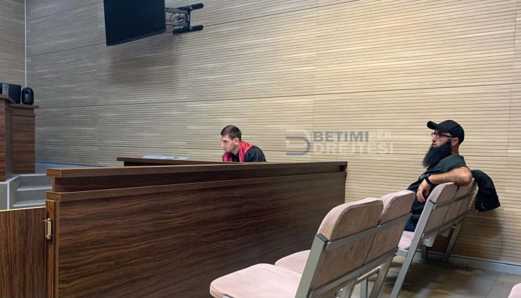 I akuzuari për nxitje të përçarjes dhe mosdurimit deklaron se postimet i ka bërë që të solidarizohet me popullin e Sirisë