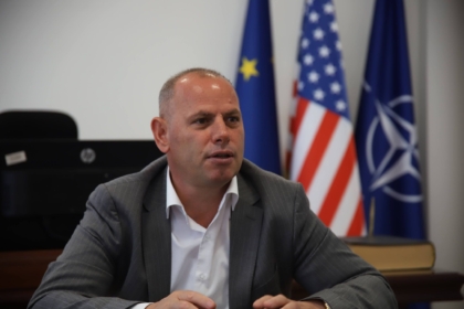 Lladrovci e falënderon “Qytetaren e Nderit” Ana Roch: Miqtë sikur ju, i japin vlerë shtetit tonë