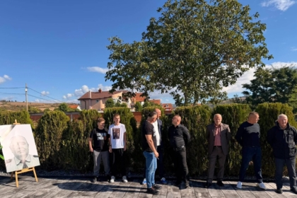 Familja e Afrim Bunjakut hap dyert për pritje në trevjetorin e rënies së tij