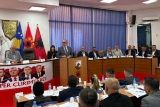 Komuna e Ferizajt miraton buxhetin mbi 56 milionë euro për 2027, mbi 15 milionë euro për investime kapitale – LDK dhe VV lëshojnë sallën