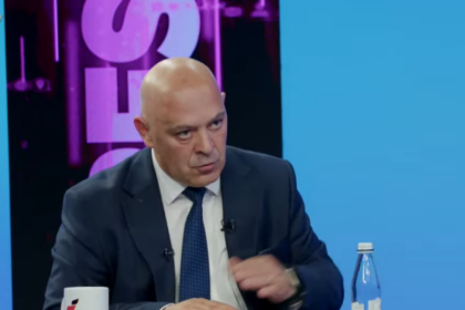 Gjini: Nuk i bajmë mirë Kosovës as atyre atje nëse lëshohemi në aventura – Drafti nuk e synon zhbërjen totale të Gjykatë